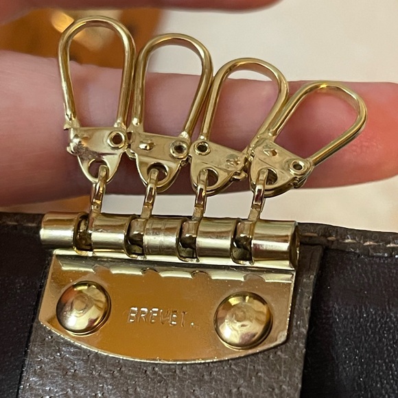 Gucci Monogram Four Key Holder With 16 Inch Unbranded Gold Chain - Picture 14 of 16